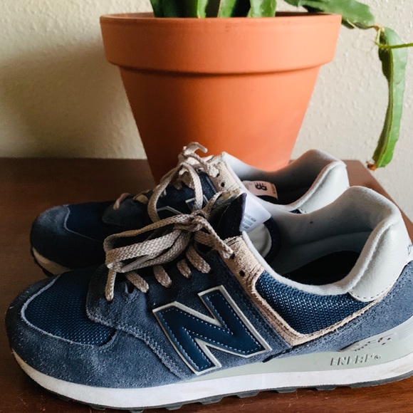 New Balance Classic 574 - Picture 2 of 5